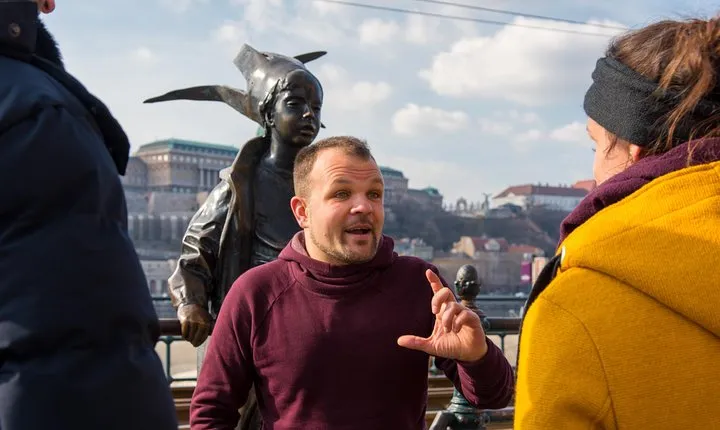 Pest side stories with a Historian