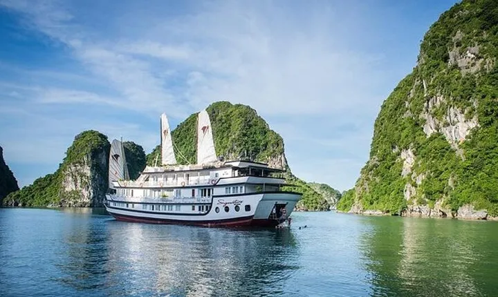 Bai Tu Long Bay 2 Day 1 Night Cruise