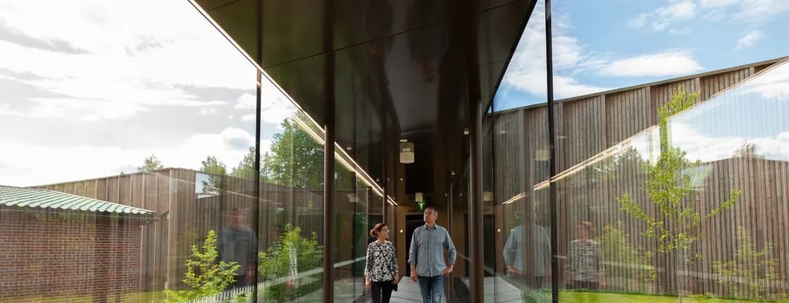 Join the orientation tour at the Serlachius Museum Gösta