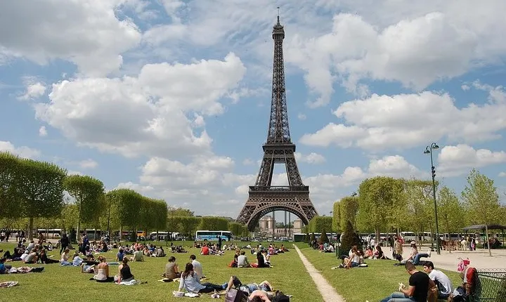 Private 8-hour city tour of Paris with driver and official guide - Hotel pick up