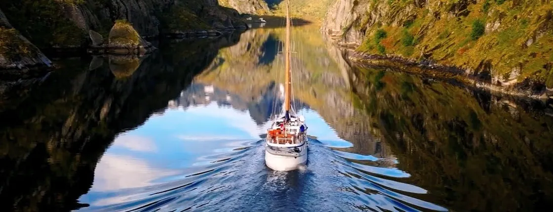Trollfjord by sailing yacht from Svolvaer with a guide and local meal
