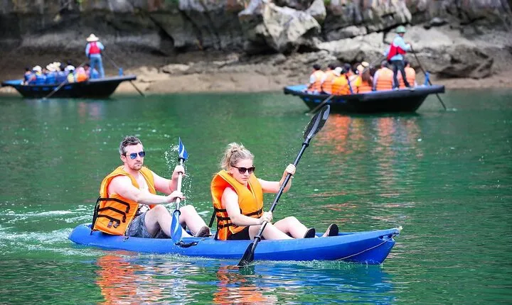 5-Star Halong Cruise: Jacuzzi,Buffet Lunch, Limousine from Hanoi