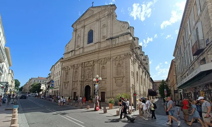 Guided tour of the Historic Center of Avignon