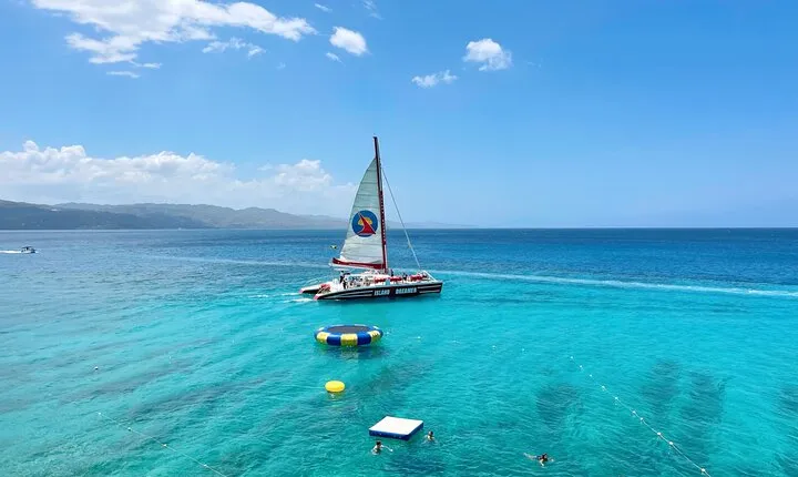 Catamaran Party Boat, Snorkeling & Open Bar Tour 