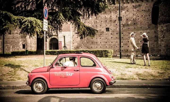 3 hour Vintage Fiat 500 Big Central City Tour in Milan