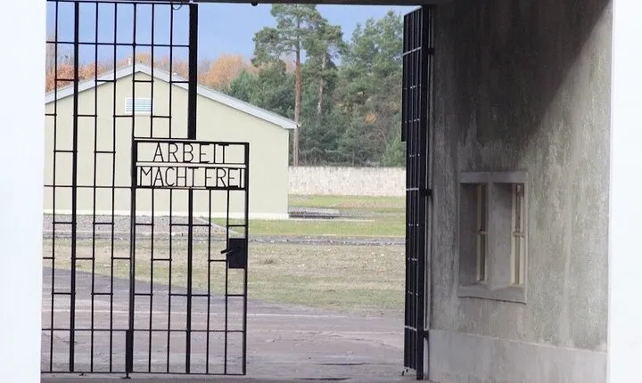 Sachsenhausen Concentration Camp: Private Day Trip from Berlin
