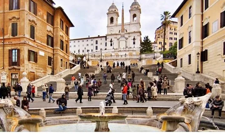 Rome Famous Squares and Fountains Walking Tour