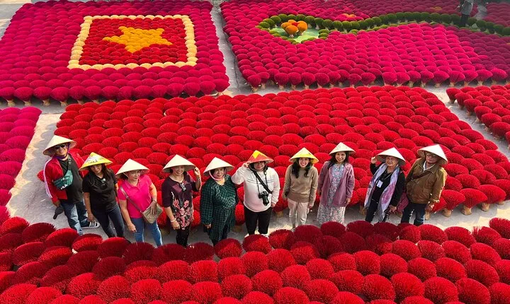 From Hanoi: Incense Village to Ninh Binh with Small Group of 9