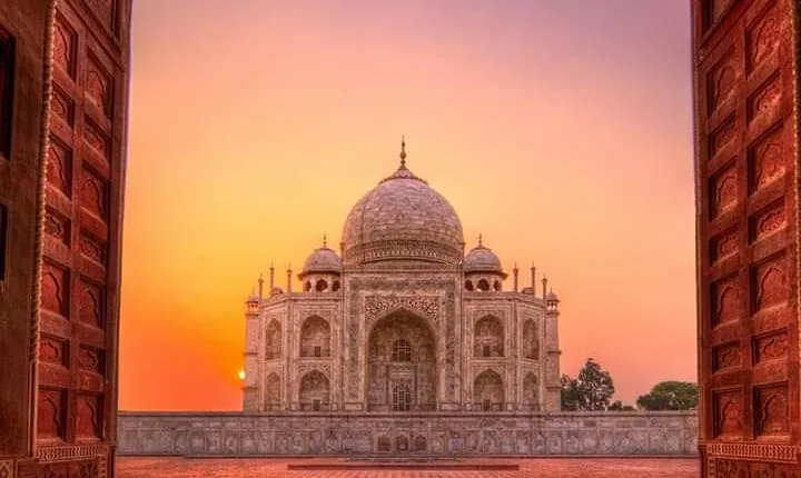 2-day Taj mahal & Fort tour with Tiger Safari from Pune
