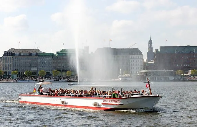 Alster tour - the city tour on the water!