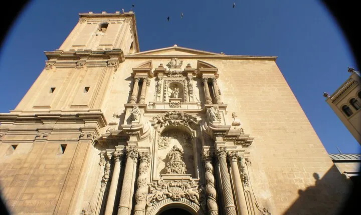 1.5 hour private tour of the Basilica of Santa Maria