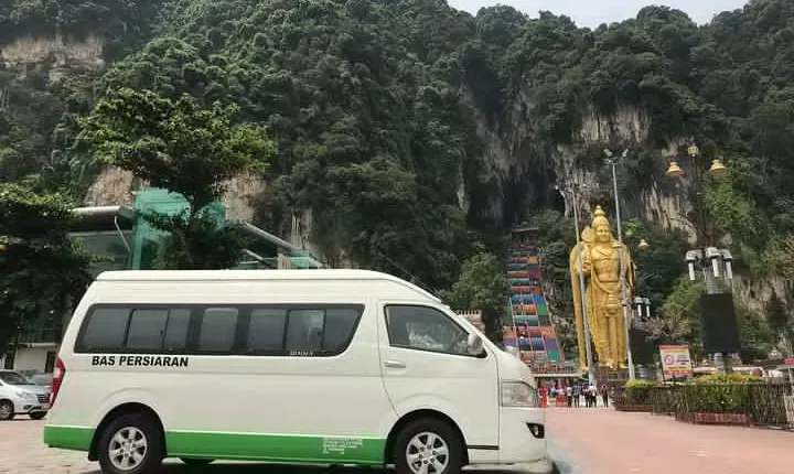 *Chauffeur: Kuala Lumpur to Singapore Transfer [Van]