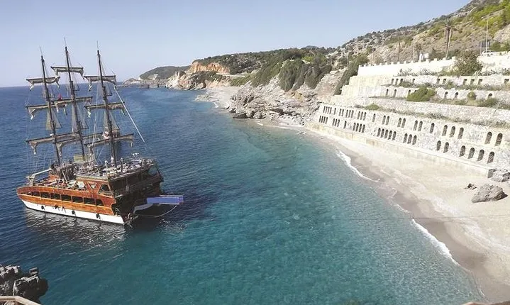 Alanya Catamaran Boat Trip incl. Lunch and drinks