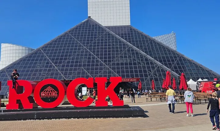 Cleveland Highlights City Tour with Pickup