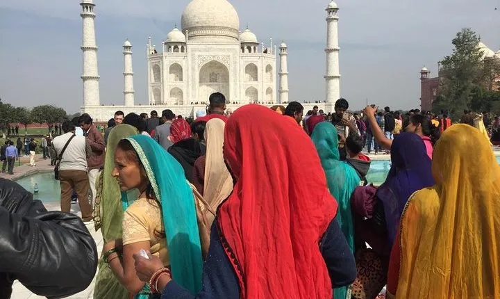 One Day Tour to Taj Mahal from Delhi by Fastest Train with Meals