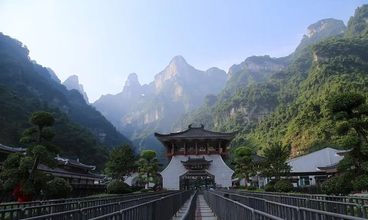 Zhangjiajie Private Day Trip to Grand Canyon Glass Bridge & Baofeng Lake