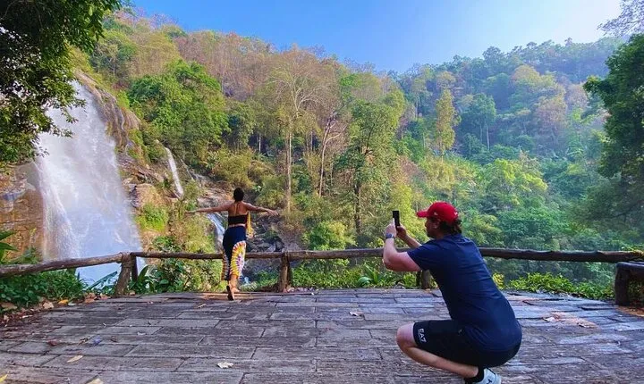 Private Tour to Doi Inthanon including Twins Pagodas and Hiking
