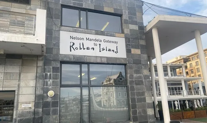 Robben Island Guided Tour Pickup Included
