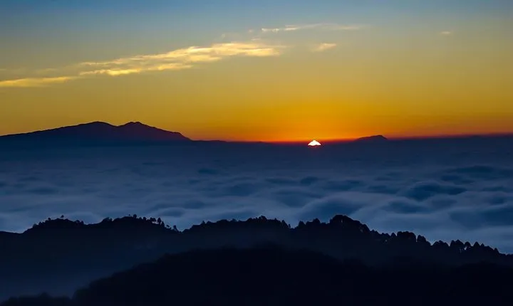 Full Day Bhaktapur Durbar Square and Nagarkot Sunset Tour
