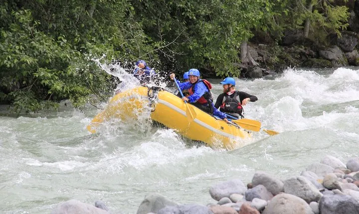 Family Friendly Cheakamus Splash Rafting