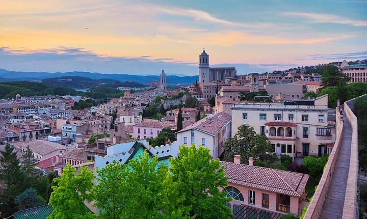 Girona History, Legends, and Food Walking Tour with food tasting