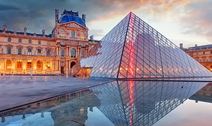 Private Paris Tour: Louvre, Museum of Illusions and Seine Cruise