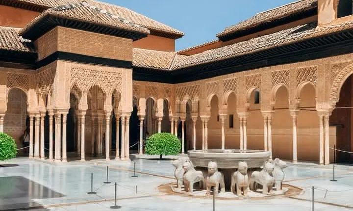 Alhambra Tickets and Albaicin Private Tour