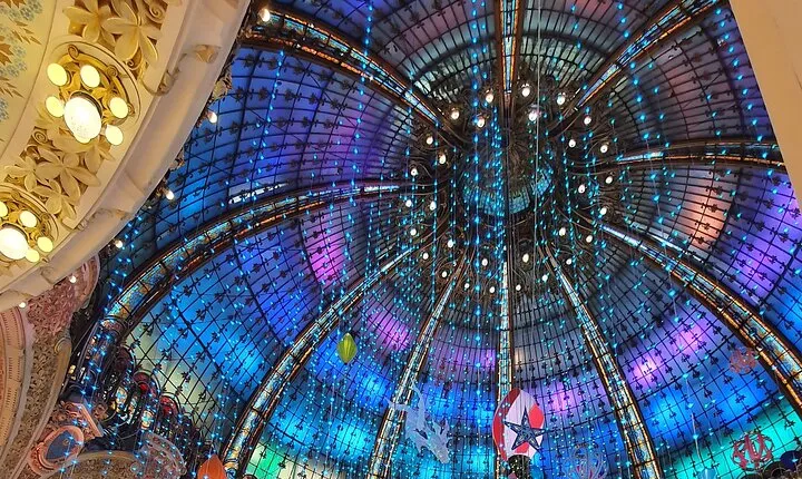 Paris Walking Tour: Christmas Food and Decorations
