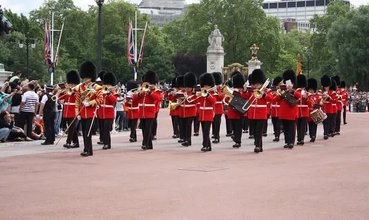 Full Day London Tour with Chauffeur: Includes Entry to Landmarks