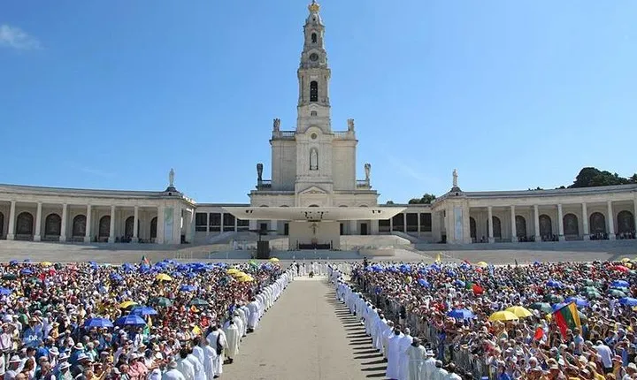 Tour / transfer Lisbon - Porto or Porto Lisbon with tour