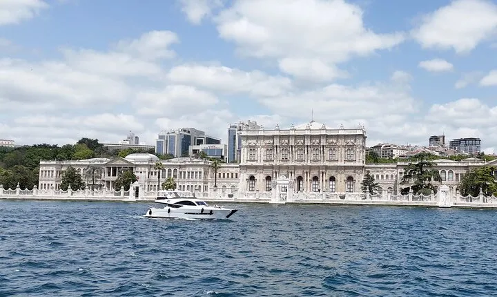 Private 2 Hours Bosphorus Yacht Cruise with Luxury Transport