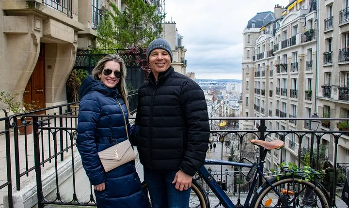 Paris Private Neighborhood Orientation Tour in 2h