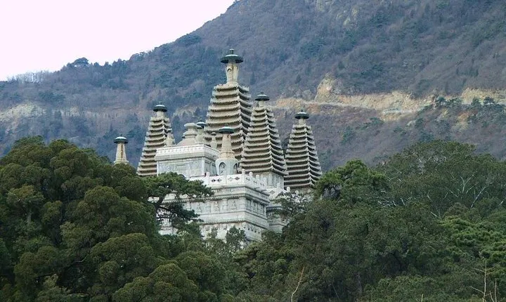 Private Beijing Tour: Temple of Azure Clouds and Botanical Garden with Lunch