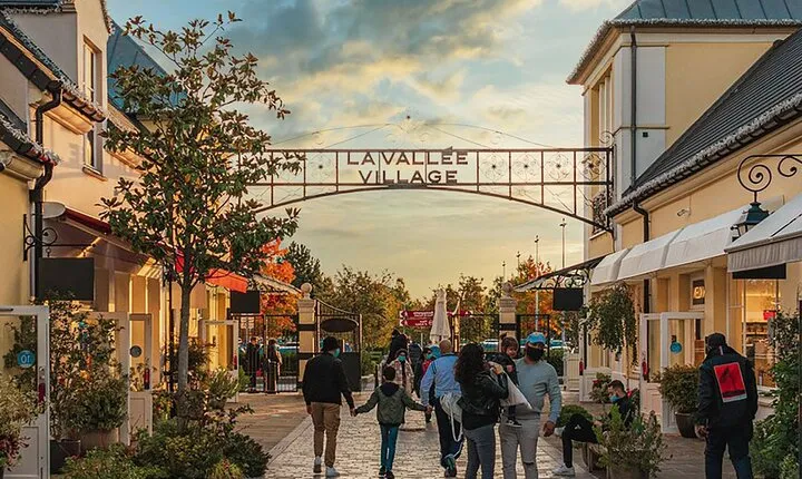 La Vallée Village-Parisian Chic Outlet Shopping Spot-Private Tour
