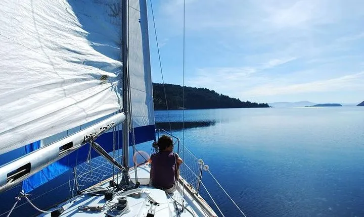 Exclusive Sailboat Trip through the Lakes of Bariloche
