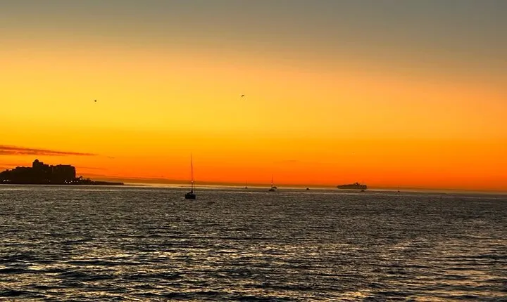 Cape Town Champagne Sunset Cruise Table mountain kirstenbosch