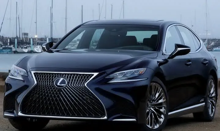 Kobe Airport Transfers : Kobe City to Kobe Airport UKB in Business Car