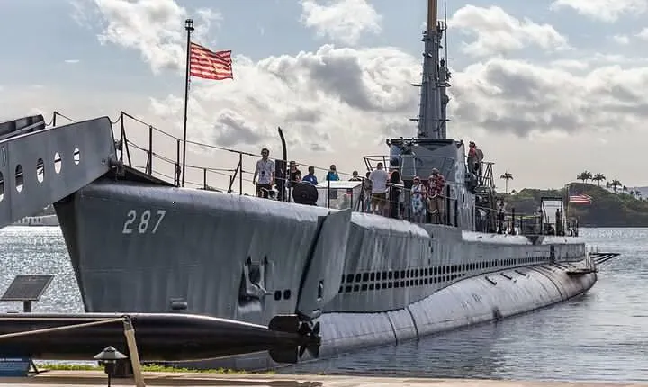 Private Arizona Memorial Bowfin Submarine and Honolulu City Tour