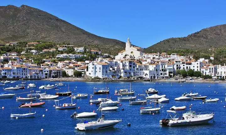 Dali Museum & Cadaques Small Group Tour with Hotel pick-up