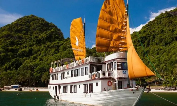 2-Day, 1-Night Halong Bay Discovery Cruise from Hanoi