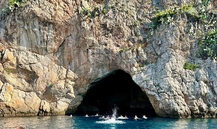 Half Day Guided Boat tour to Mala caves with stop in Villefranche