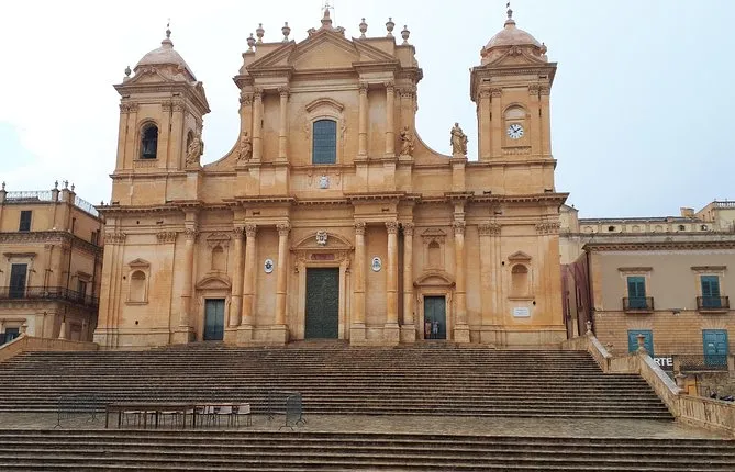 The jewels of the south Italy and Sicily. Small & private group