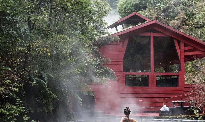 Trekking Mirador el volcano + Geometric hot springs