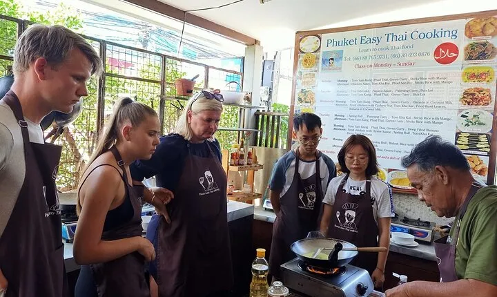 Easy Thai Cooking and Coconut Oil Workshop in Phuket