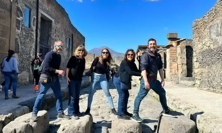 Rome to Pompeii Guided Tour with Wine & Lunch by High Speed Train