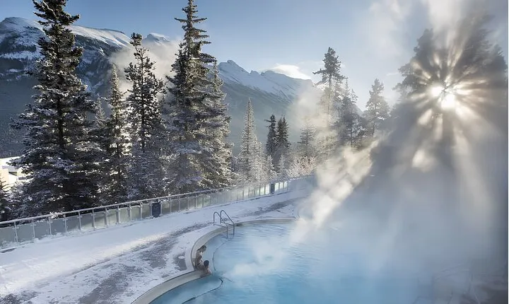 Lake Louise, Moraine Lake/Johnston Canyon, Banff Hot Springs Tour