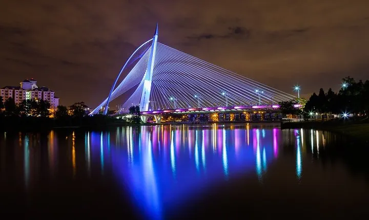 Putrajaya Tour By Night with Putra Lake Cruise