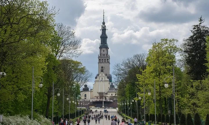 Jasna Gora & Black Madonna Private Tour from Lodz with Lunch