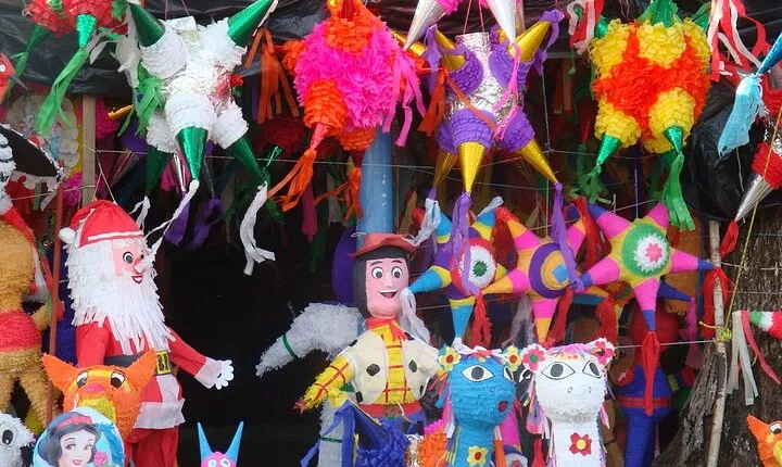 Teotihuacan Pyramids and Piñata Crafting Tour