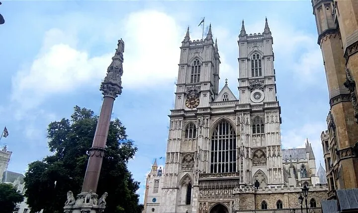 Westminster Abbey Tour for Kids with Sightseeing Walk in Westminster London
